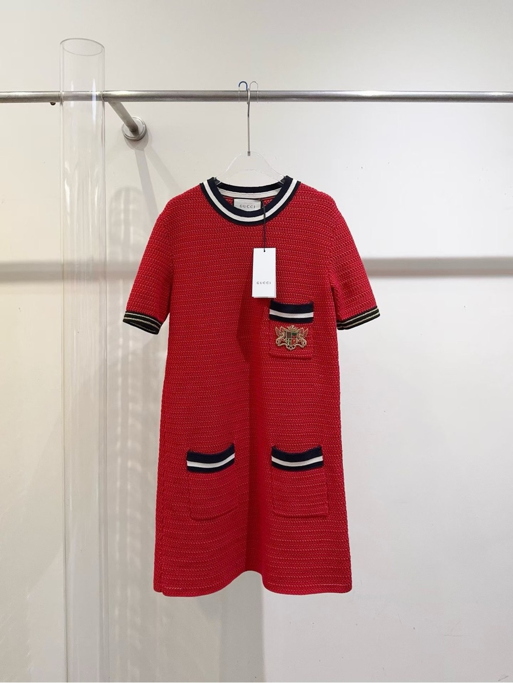 🚩steal Gucci Red Knit Short-Sleeve Pocket Dress with Crest